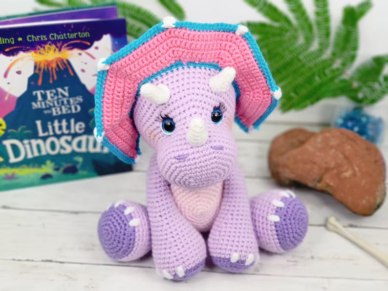 triceratops crochet pattern, dinosaur crochet pattern, crochet dinosaur, crochet triceratops, triceratops tutorial